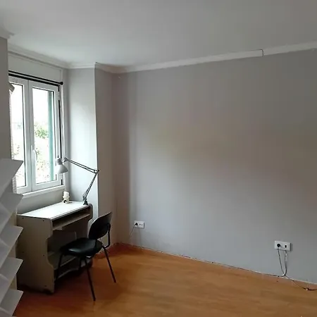 Sunny Two Bedroom Apartment Lissabon