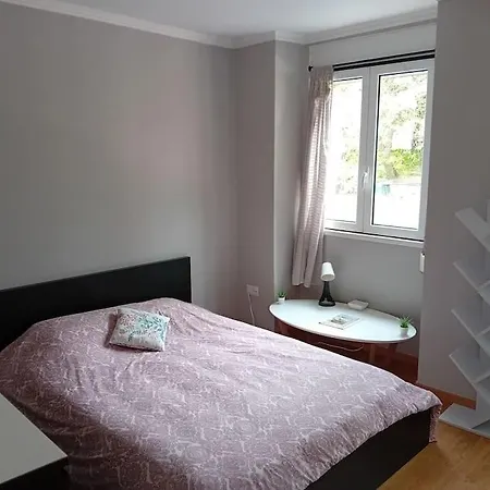 Sunny Two Bedroom Apartment Lisbon